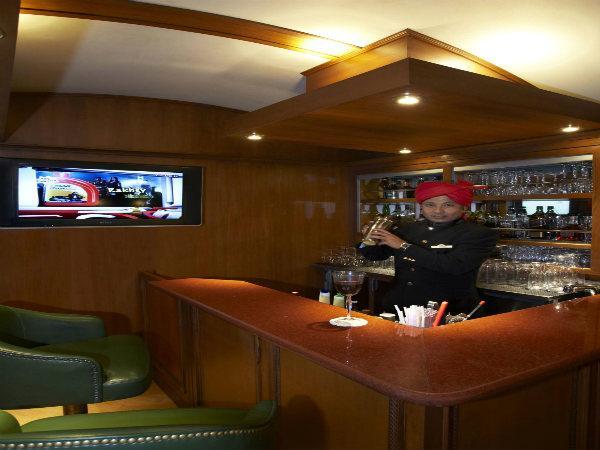  ఇది రైలా ? రాజ భోగాల మహాలా ? 