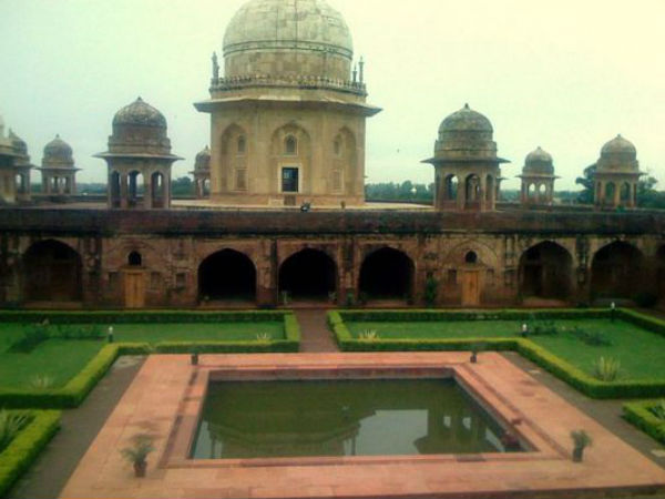 బ్రహ్మ సరోవర్ సరస్సు 