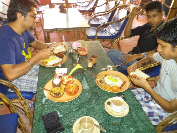 అసలు సిసలైన కేరళ భోజనం