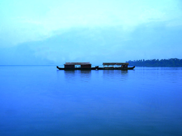 అల్లెప్పి నుండి కుమరకోమ్ 