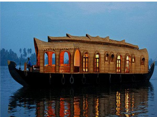 కుటుంబ సమేతంగా