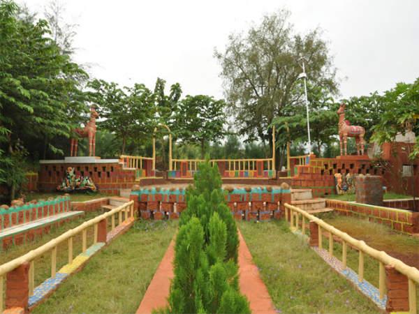 గ్రామీణ జీవన ప్రతిబింబం ...ఉత్సవ్ రాక్ గార్డెన్ !