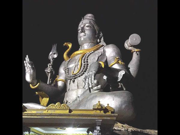 విభిన్న రూపాల వింత విగ్రహం !