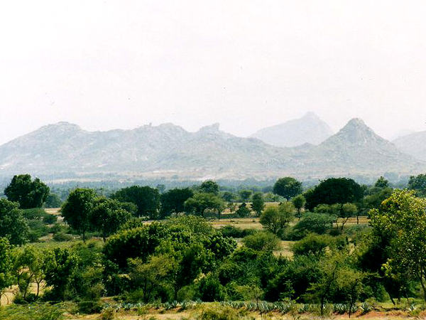 ఎల్లాపూర్ జలపాతాలు...ఎన్నో ఆకర్షణలు !