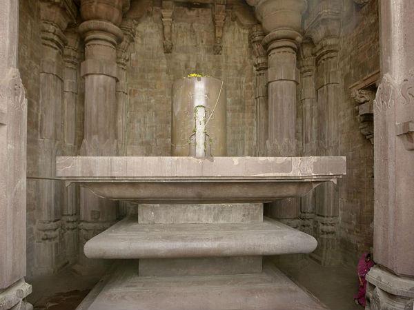 శివుడు ఒక్కడే ...లింగాలు వివిధ రూపాలు !