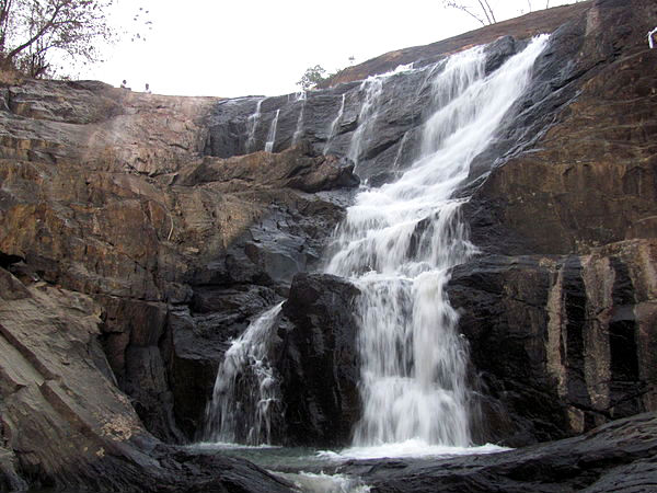 కన్తాపారా జలపాతాలు 