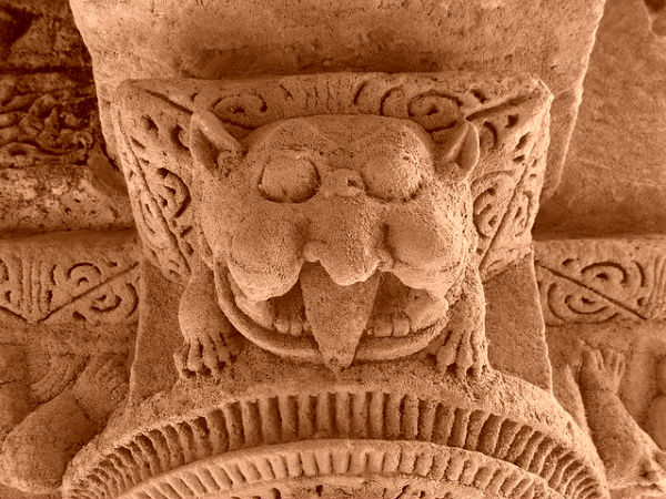 విశిష్ట శిల్పాలు 