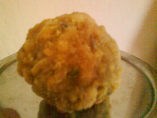 యాదగిరి గుట్ట దేవాలయం - లడ్డు ప్రసాదం 