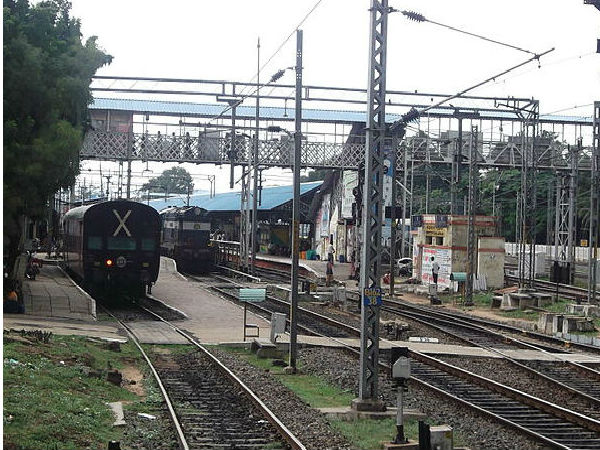 ఎలా వెళ్ళాలి?