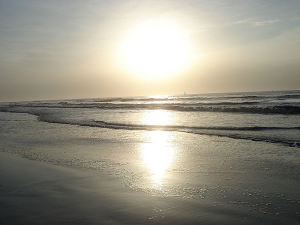 మచిలీపట్నం బీచ్ లో సూర్యోదయం వేళ