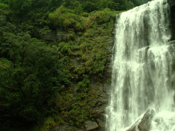 వజ్రపోహ జలపాతం