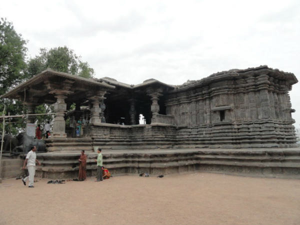 వేయి స్తంభాల గుడి