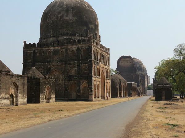 బహమనీ సుల్తానుల టూంబ్ లు