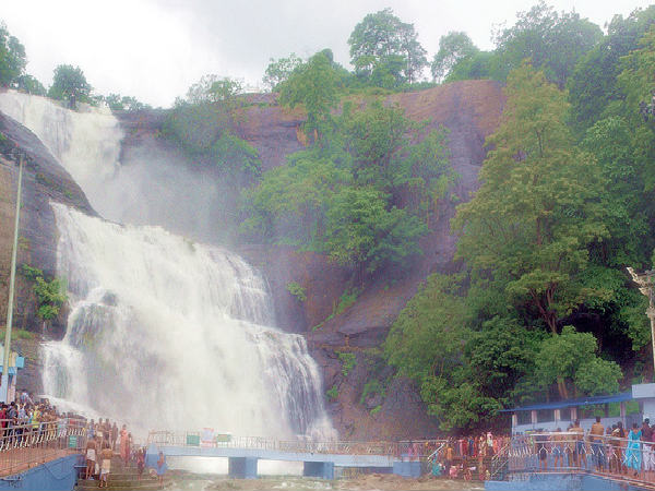 కుట్రాలం..ఎప్పుడూ నీరు ప్రవహించే భూమి!!