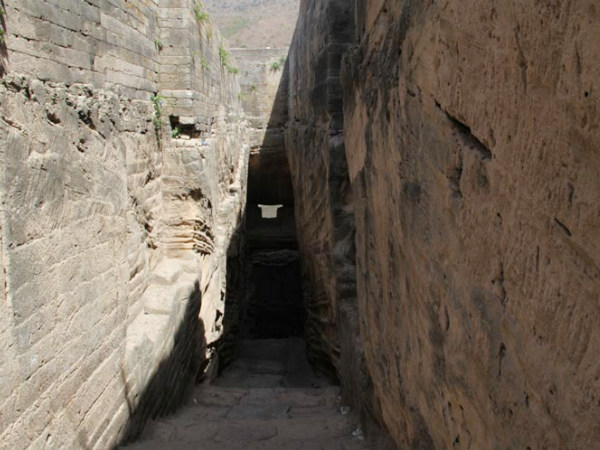  ఆది-కడి వావ్ & నవ్ఘన్ కువో