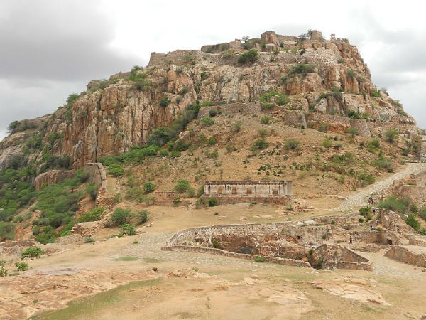 గుత్తి కోట 