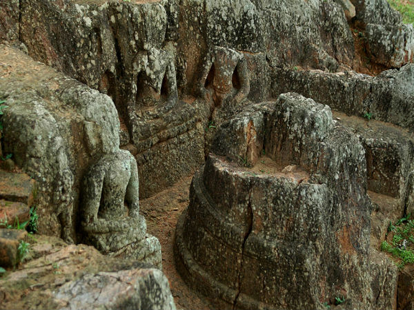 లంగుడి కొండలు