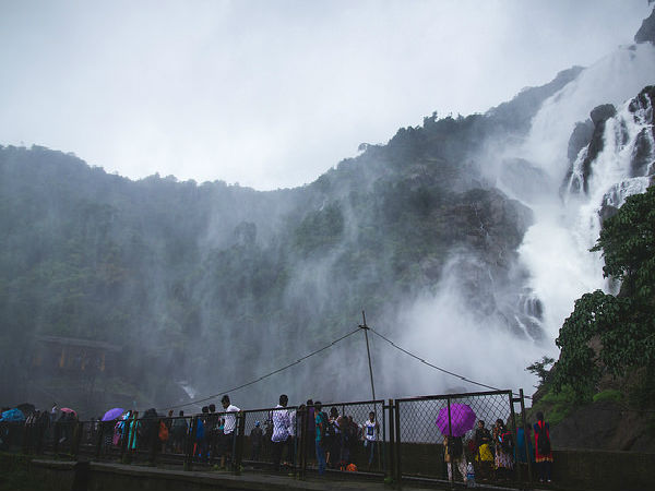 దూద్ సాగర్ జలపాతాలు