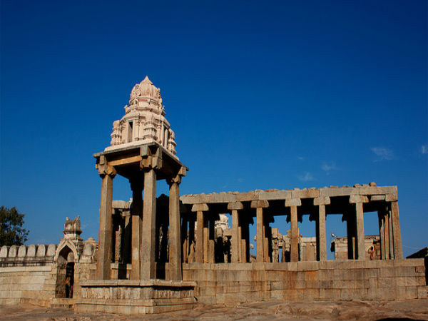 లేపాక్షి ఆలయం