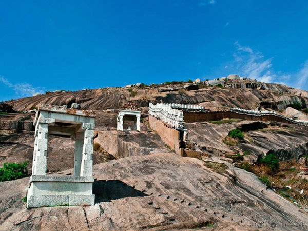 కొండపై ట్రెక్కింగ్