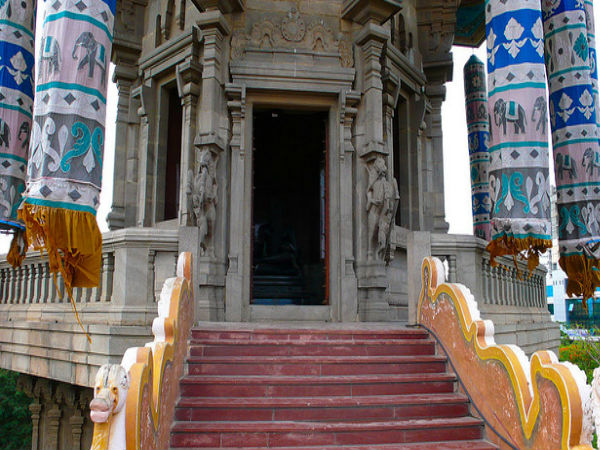 తిరువళ్ళువర్ విగ్రహం 