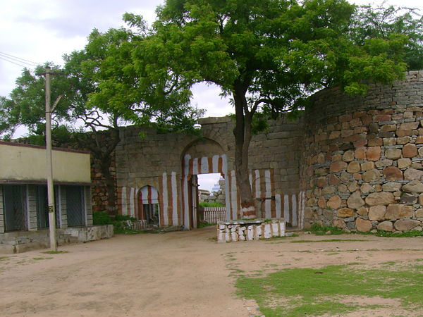 రాజోలి కోట మరియు దేవాలయాలు 