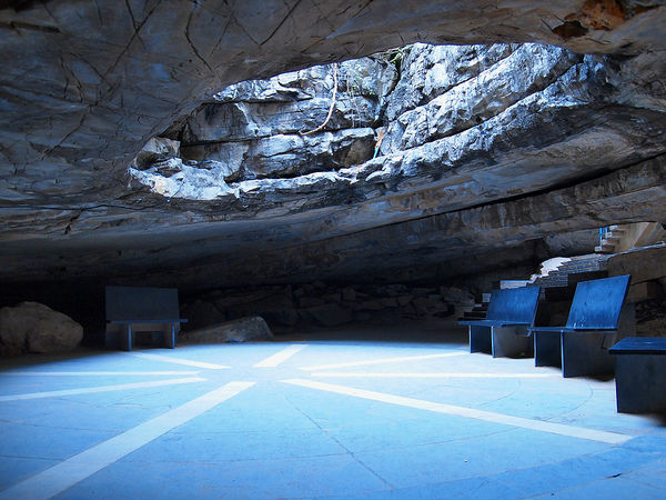 ఎంట్రెన్స్ హాల్