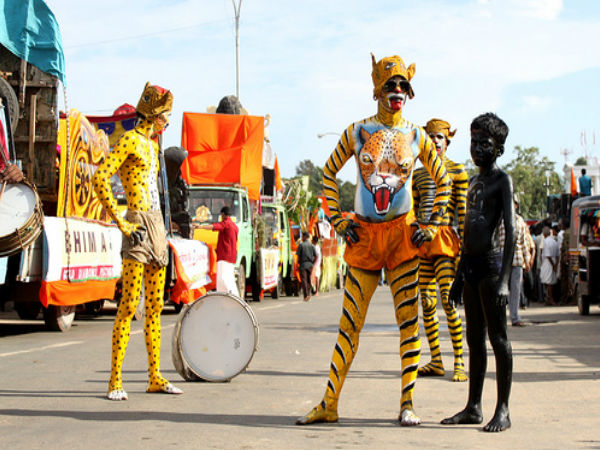 పులి వేషాలు