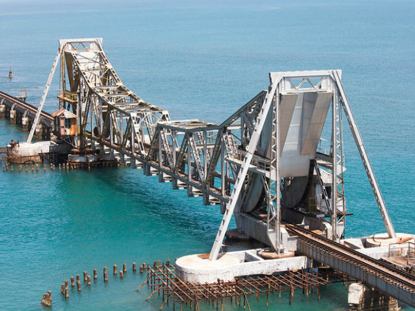 అన్నా ఇందిరాగాంధీ బ్రిడ్జి (2.34 కి.మీ.) (మండపం-రామేశ్వరం మధ్య) 