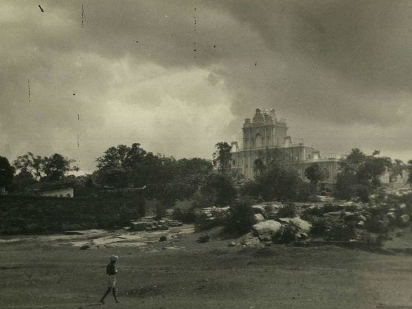 చారిత్రక కట్టడం