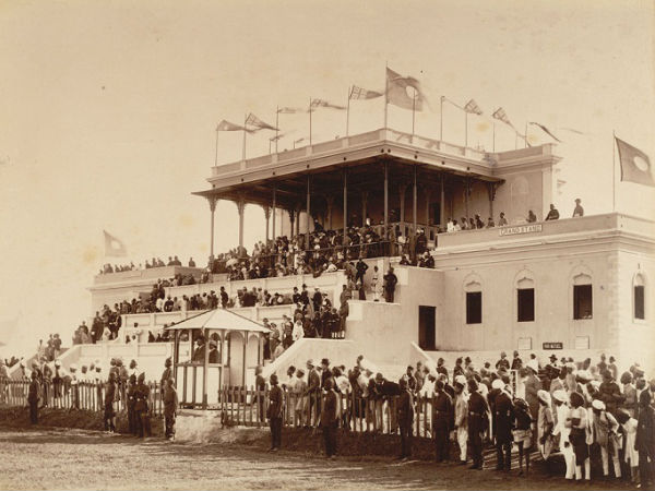 రేస్ స్టాండ్