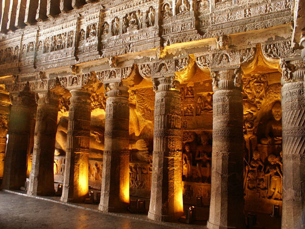 అజంతా మరియు ఎల్లోరా గుహలు