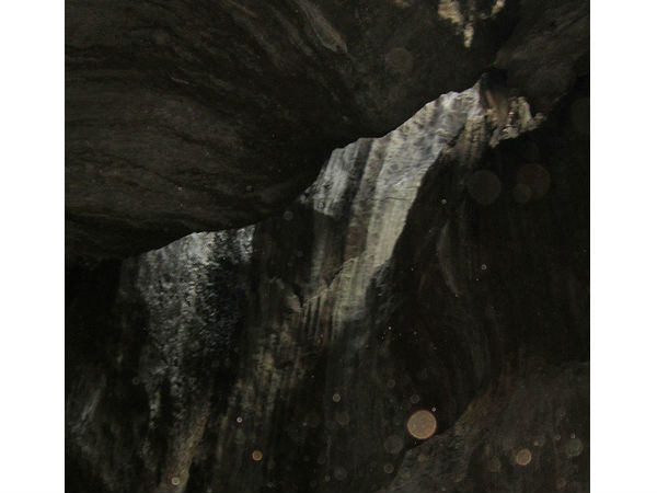 గుహలో నీరు