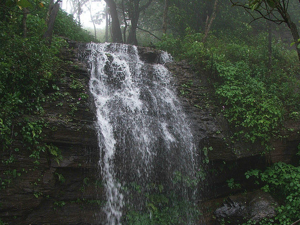 శాంతి జలపాతాలు 