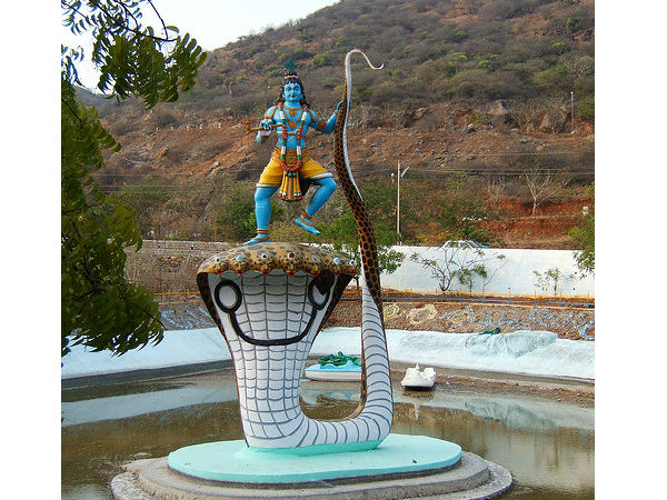 త్రికూట పర్వత దేవాలయం