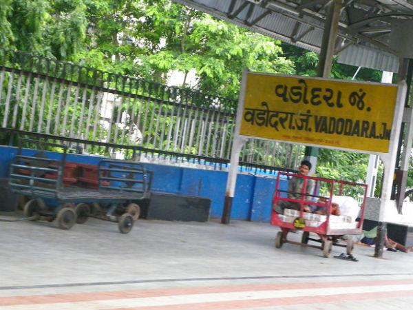 సర్దార్ సరోవర్ డామ్ ఎలా చేరుకోవాలి ??