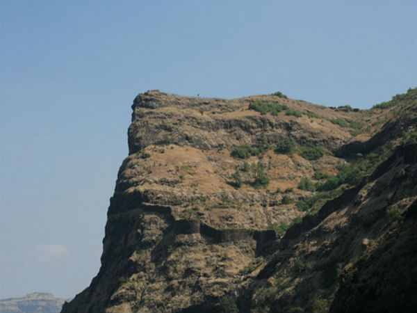 మాధవ్ ఘడ్ కోట, అంబోలి