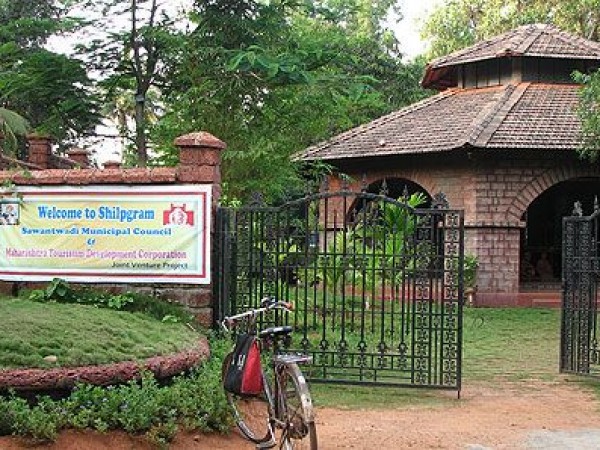 శిల్పాగ్రామ్, అం బోలి