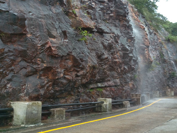 కాలినడక మార్గంలో సుందర దృశ్యాలు 