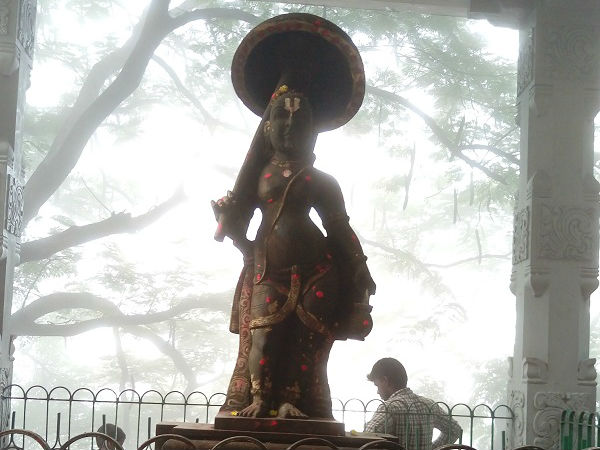 కాలినడక మార్గంలో సుందర దృశ్యాలు 