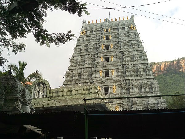 కాలినడక మార్గంలో సుందర దృశ్యాలు 