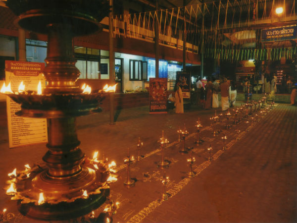 మమ్మియూర్ మహాదేవ ఆలయం, గురువాయూర్