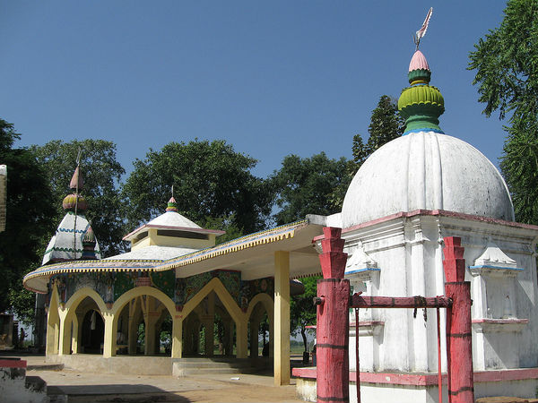 కలహంది మరియు చుట్టూ ఉన్న పర్యాటక స్థలాలు 