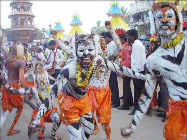 ఉత్సవాలు జరిగే తీరు దృశ్యరూపంలో ...