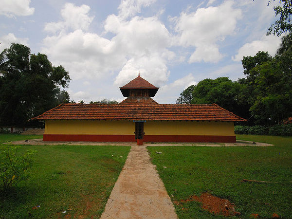 మట్టూర్ తిరువెల్ల మాన్ శివ దేవాలయం, కాలడి