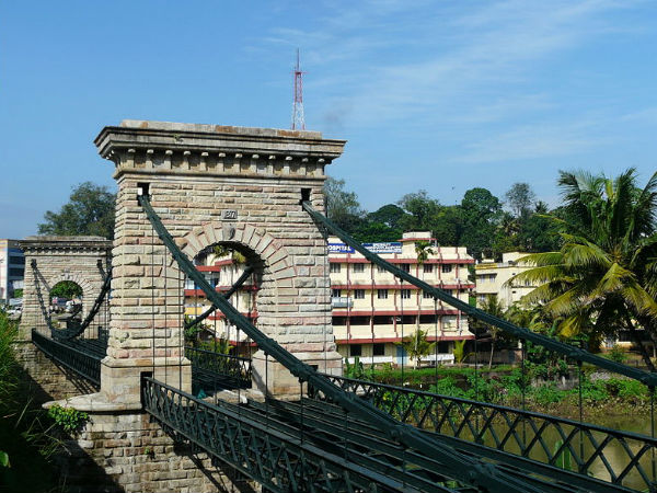 వ్రేలాడే వంతెన, పునలూర్