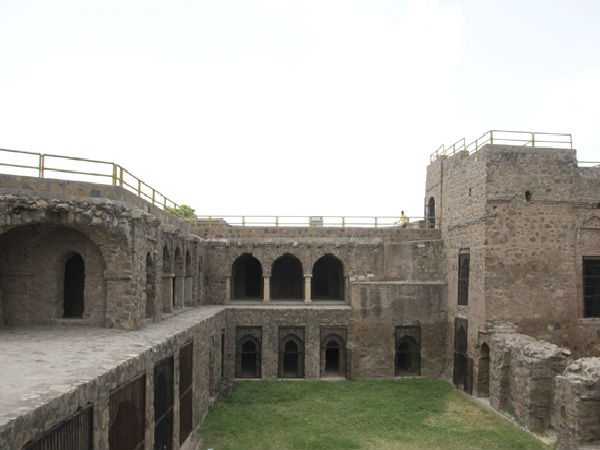 ఫిరోజ్ షా ప్యాలెస్ సముదాయం