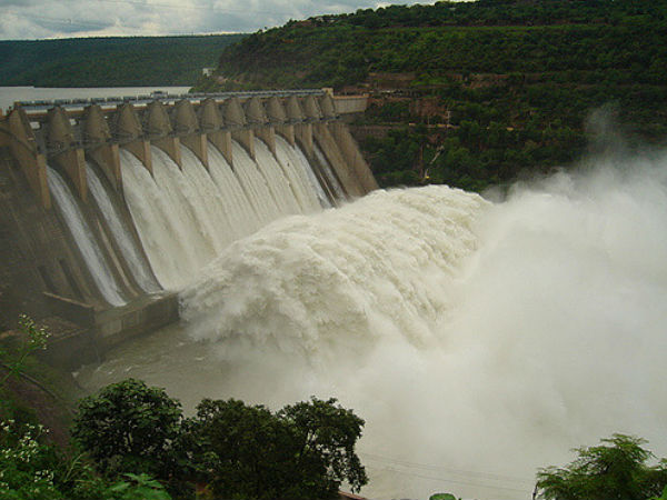 శ్రీశైలం డ్యాం 