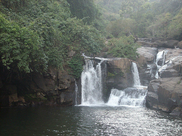 వెల్లంతోడ జలపాతం 