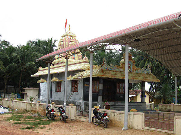 వాదభండేశ్వర ఆలయం